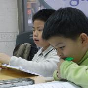 https://commons.wikimedia.org/wiki/File:Taiwanese_students_studying_English.jpg